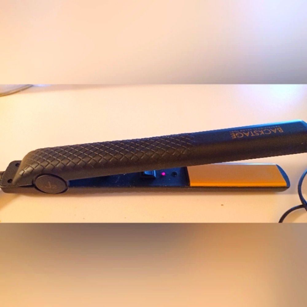 Backstage Professional salon tool 2".  Black/Gold Heats up to 400f. ( Pre-owned)